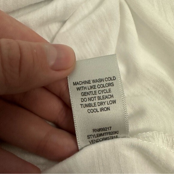 Buckle Be The Person Your Dog Thinks You Are Graphic Tee NWT Size Small - Picture 12 of 12